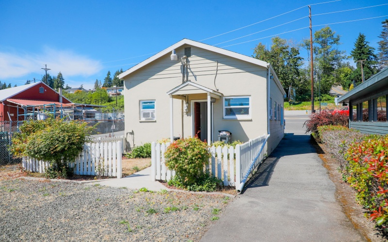 9050 Silverdale Way NW, Silverdale, Washington 98383, 0 , 4 Rooms Rooms,1 BathroomBathrooms,Commercial Office,For Sale,Silverdale Way NW,0,1051