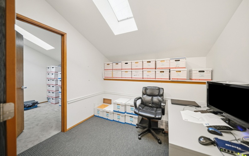 4701 Auto Center Blvd, Bremerton, Washington 98312, 0 , 13 Rooms Rooms,3 BathroomsBathrooms,Commercial Office,For Sale,Truck Town ,Auto Center Blvd,0,1056