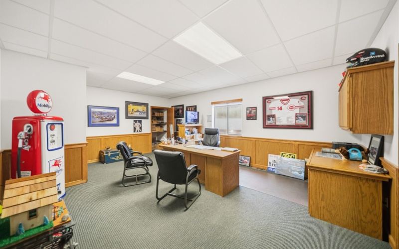 4701 Auto Center Blvd, Bremerton, Washington 98312, 0 , 13 Rooms Rooms,3 BathroomsBathrooms,Commercial Office,For Sale,Truck Town ,Auto Center Blvd,0,1056