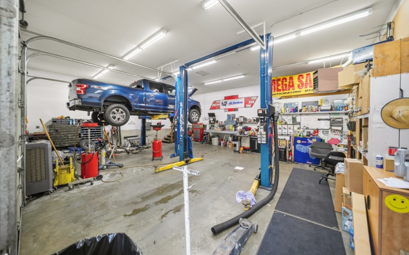 4701 Auto Center Blvd, Bremerton, Washington 98312, 0 , 13 Rooms Rooms,3 BathroomsBathrooms,Commercial Office,For Sale,Truck Town ,Auto Center Blvd,0,1056