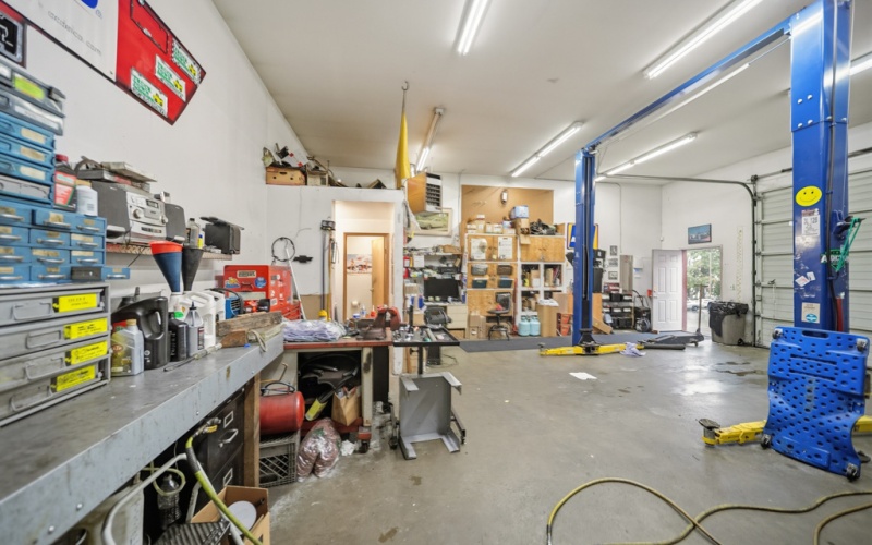 4701 Auto Center Blvd, Bremerton, Washington 98312, 0 , 13 Rooms Rooms,3 BathroomsBathrooms,Commercial Office,For Sale,Truck Town ,Auto Center Blvd,0,1056