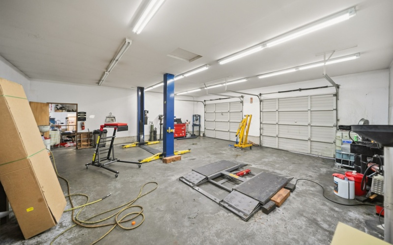 4701 Auto Center Blvd, Bremerton, Washington 98312, 0 , 13 Rooms Rooms,3 BathroomsBathrooms,Commercial Office,For Sale,Truck Town ,Auto Center Blvd,0,1056